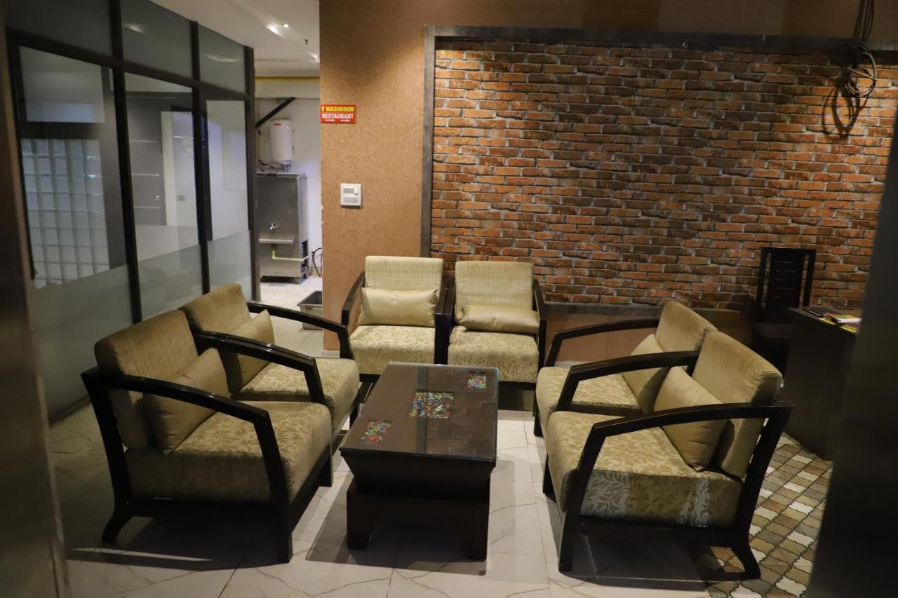 Genx Le Crescent Ghaziabad Hotel Exterior foto
