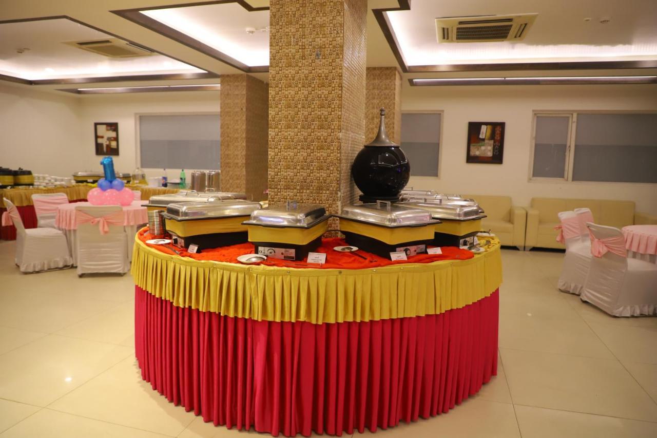 Genx Le Crescent Ghaziabad Hotel Exterior foto