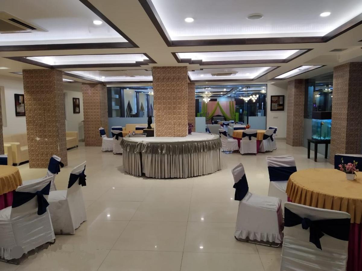Genx Le Crescent Ghaziabad Hotel Exterior foto