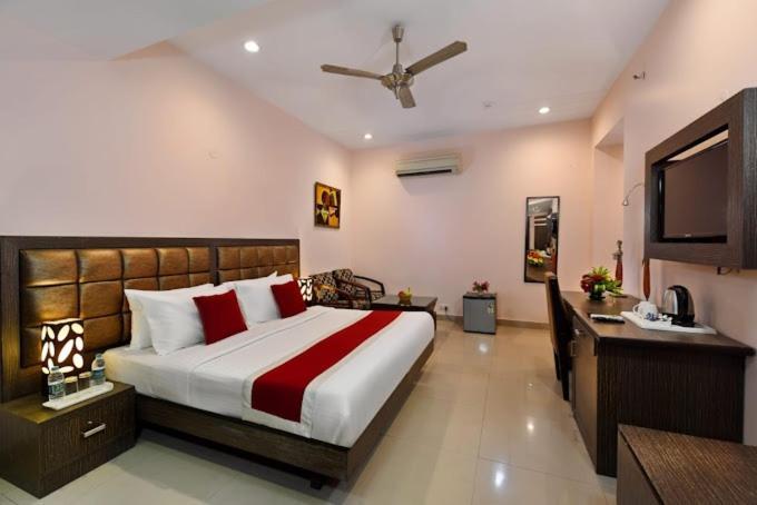 Genx Le Crescent Ghaziabad Hotel Exterior foto