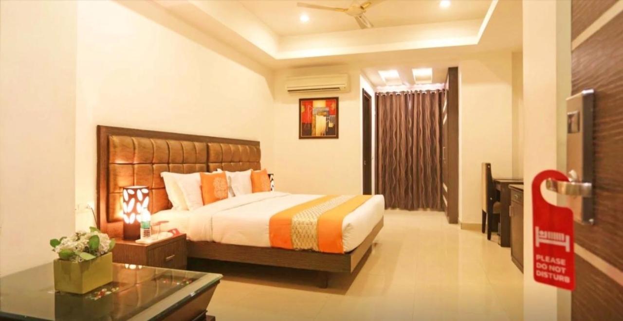 Genx Le Crescent Ghaziabad Hotel Exterior foto