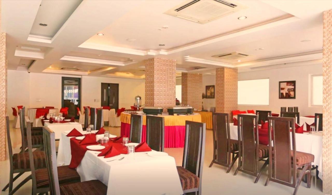 Genx Le Crescent Ghaziabad Hotel Exterior foto