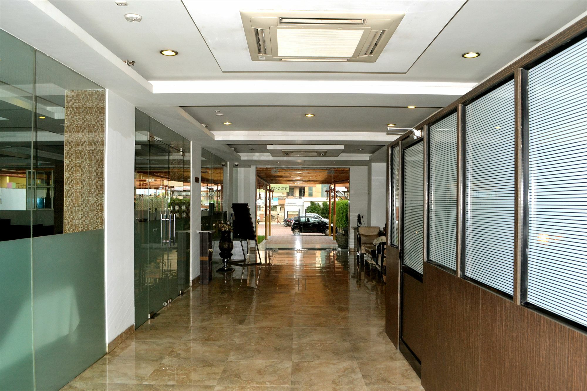 Genx Le Crescent Ghaziabad Hotel Exterior foto